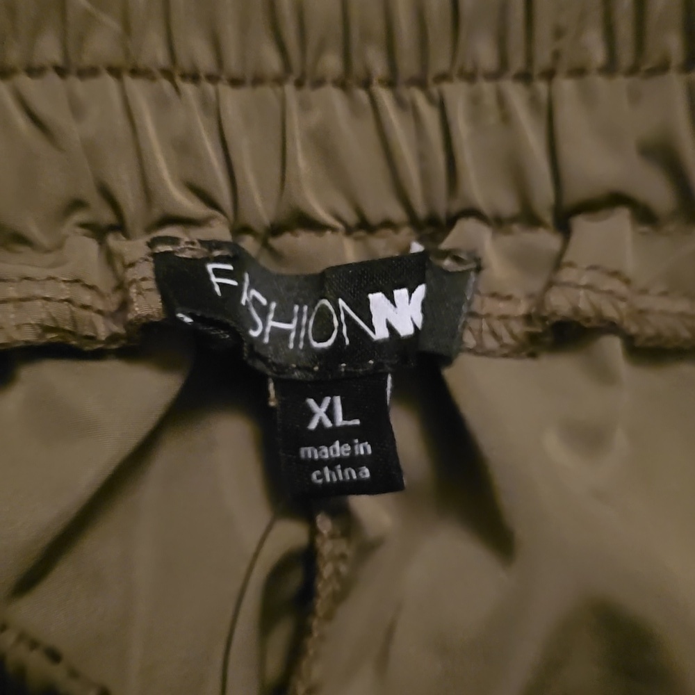 Fashion Nova Olive green short Size XL - Picture 7 of 8